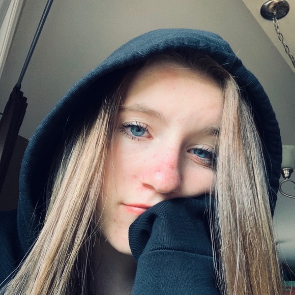 Meet your Posher, Stephanie - Picture 1 of 1